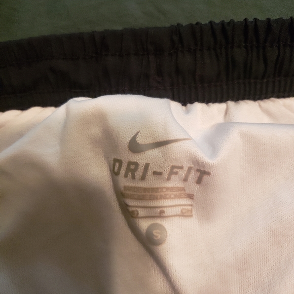 Nike shorts - Picture 2 of 3